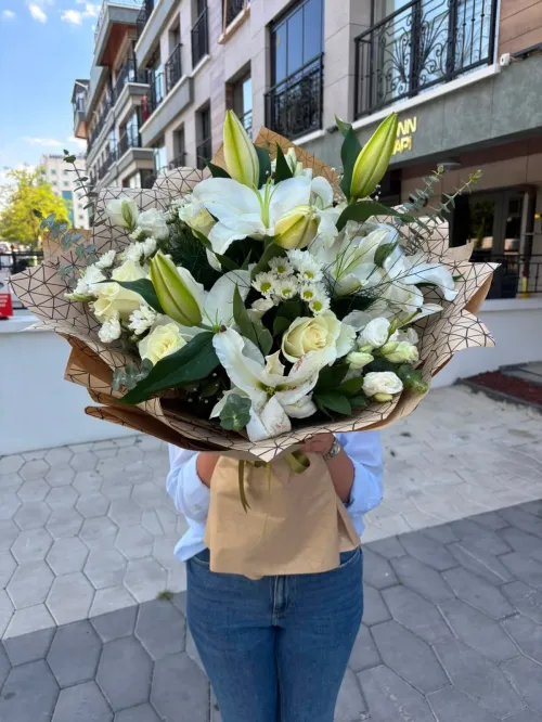Beyaz Şaheser Lilyum ve Gül Buketi
