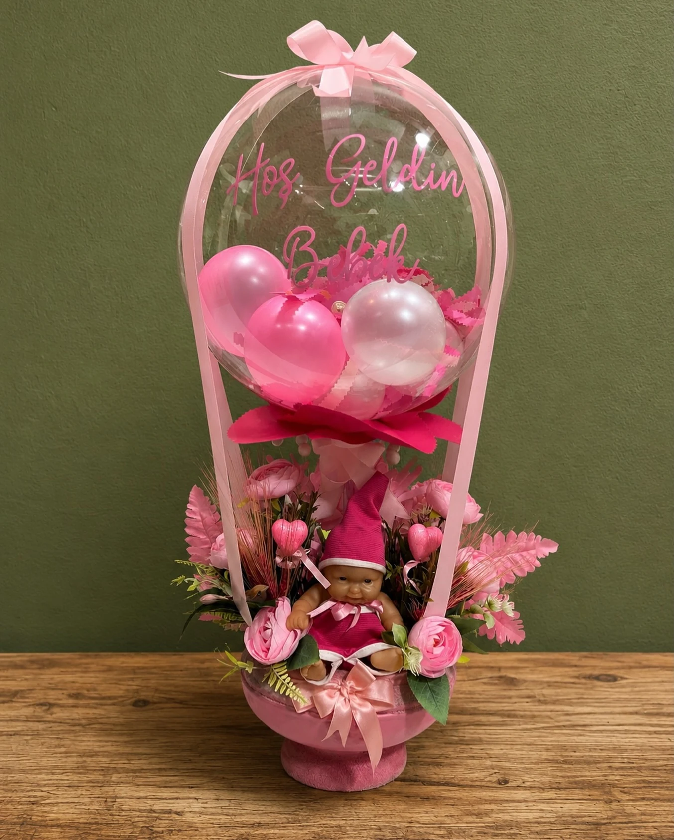 Pembe Prenses – Balonlu Bebek Figürlü Pembe Gül Aranjmanı