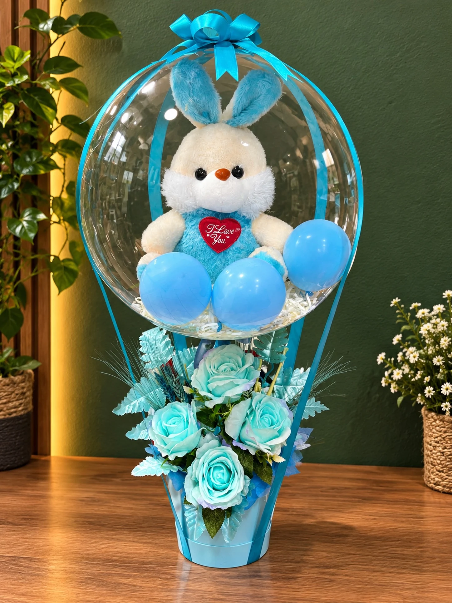 Mavi Sevgi – Peluş Tavşanlı Balon ve Turkuaz Gül Aranjmanı