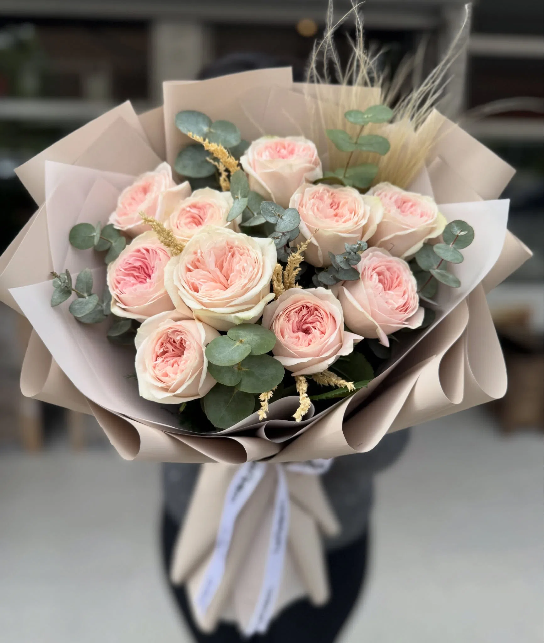 Pastel Pembe İthal Gül Buketi – Okaliptüs Detaylı, Özel Tasarım