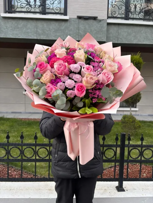 Pembe Gül, Karanfil ve Dolgu Çiçekleri Buketi