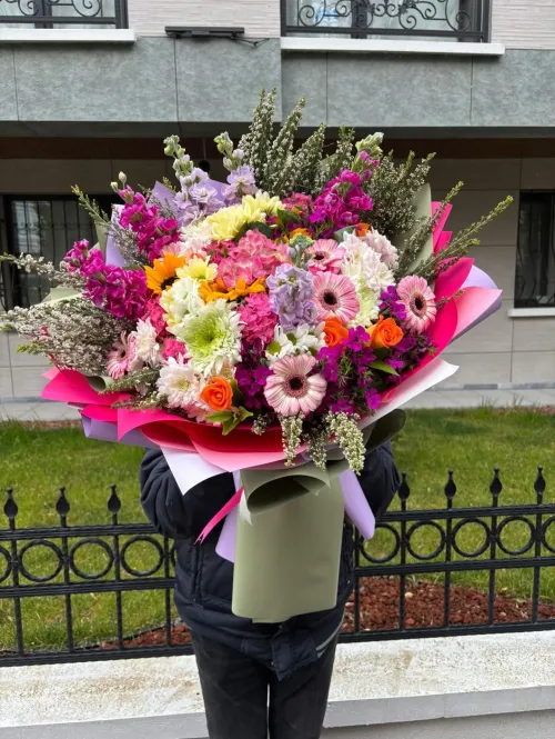 Bahar Neşesi Krizantem ve Gerbera Aranjmanı