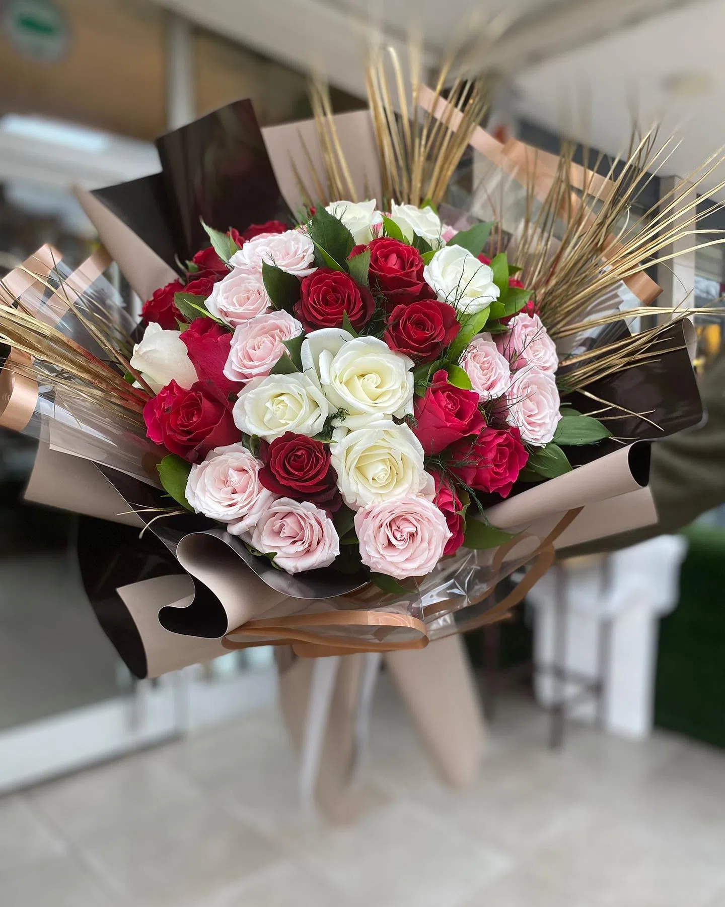 Kırmızı, Beyaz ve Pudra Pembe Gül Buketi