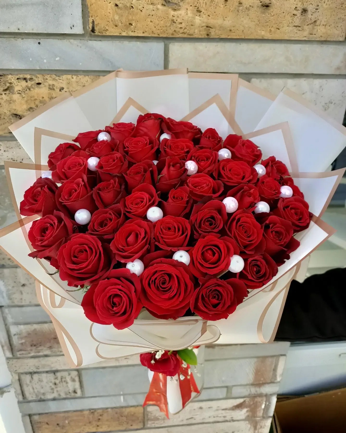 33 Kırmızı Gül Buketi – Özel Tasarım Romantik Gül Aranjmanı