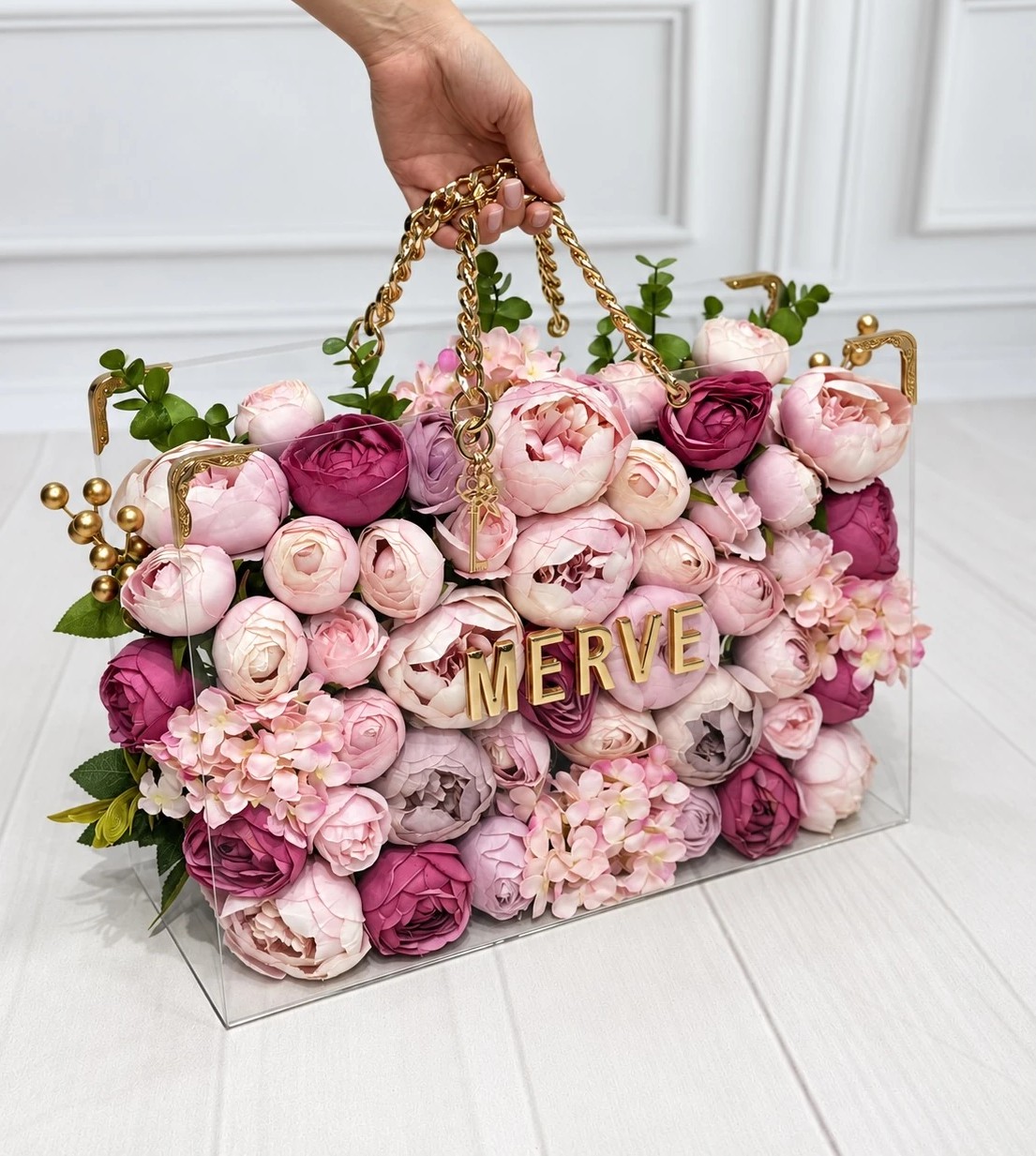 Pembe Lilyum ve Pastel Gül Detaylı Şeffaf Çiçek Çantası